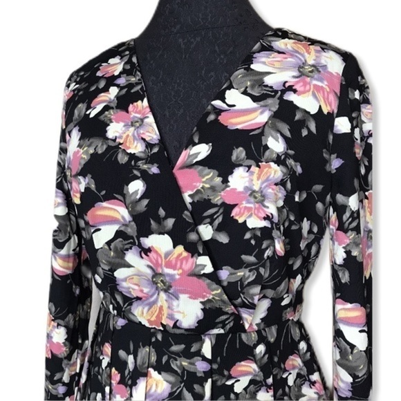 Forever 21 Contemporary Floral Faux Wrap Dress - Picture 3 of 7